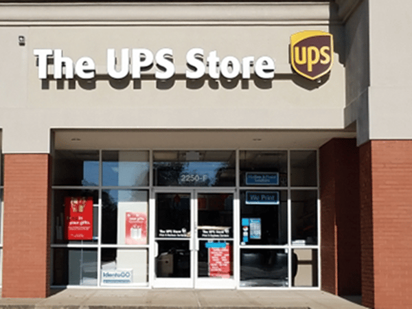 Facade of The UPS Store The Shoppes at Center Pointe