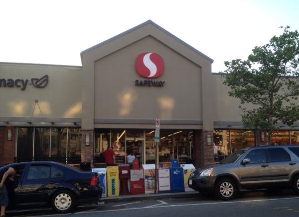 Safeway Store Front Picture at 1747 Columbia Rd NW in Washington DC
