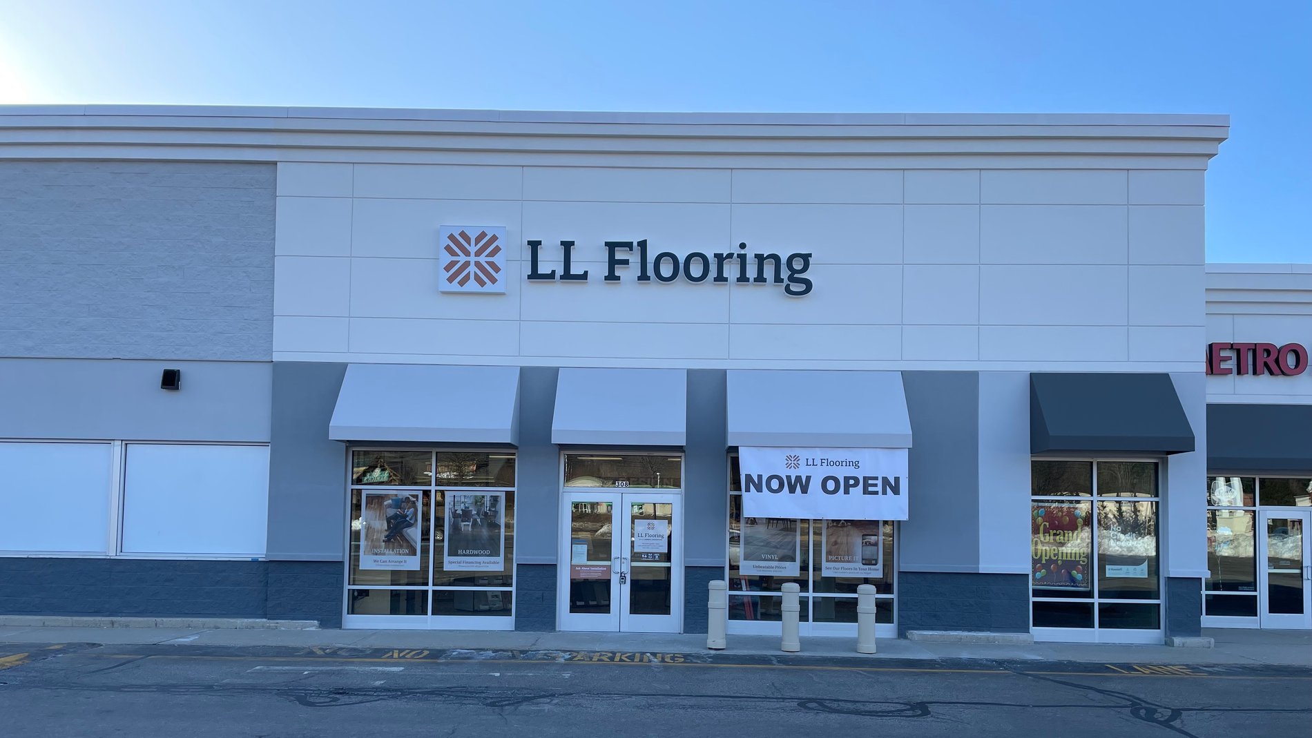 LL Flooring #1465 Concord | 308 Loudon Rd. | Storefront