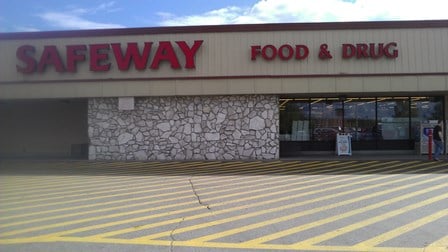 Safeway Store Front Picture at 3301 N Santa Claus Lane in North Pole AK
