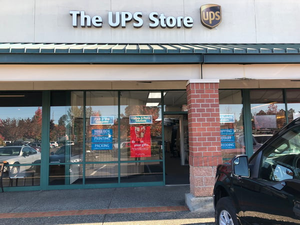 Facade of The UPS Store Tigard