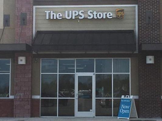 Storefront photo of The UPS Store #7152 in Hampstead, NC near Surf City, NC