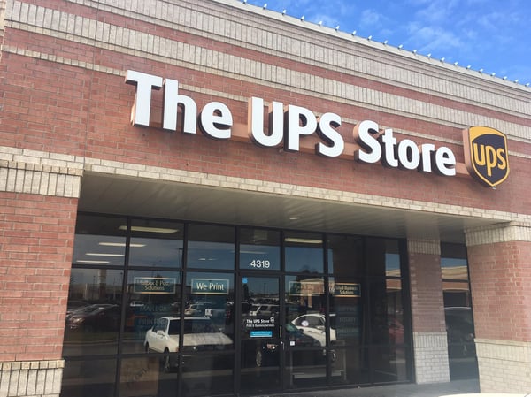 exterior storefront to The UPS Store 4068 in Springfield, MO