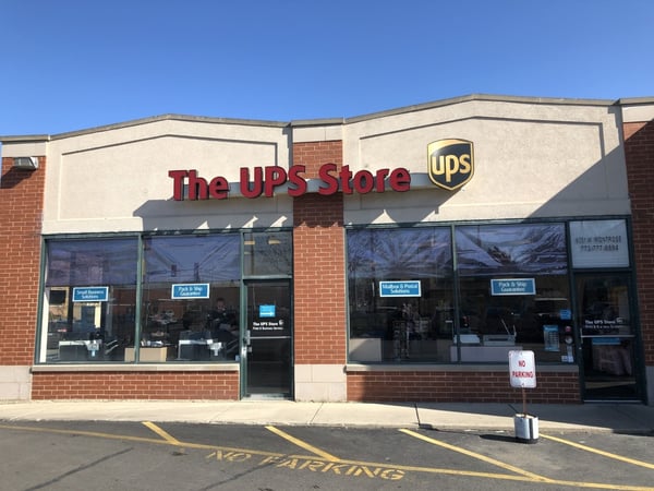 Fachada de The UPS Store W Montrose