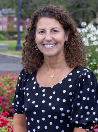 Photo of Deanna Harnett