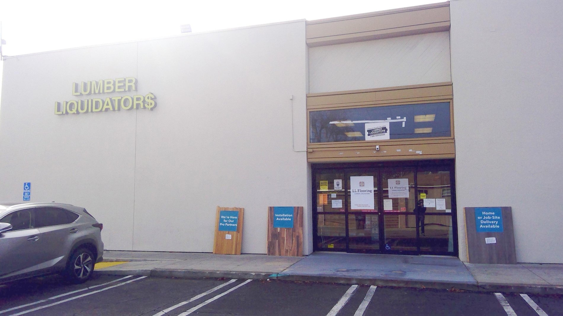 LL Flooring #1265 Lakewood | 5832 Lakewood Boulevard | Storefront