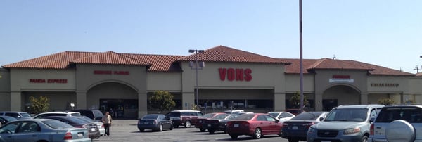 Vons Store Front Picture at 16830 San Fernando Mission Blvd in Granada Hills CA