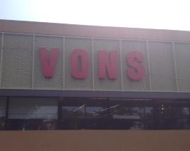 Vons Store Front Picture at 4030 Centinela Ave in Los Angeles CA