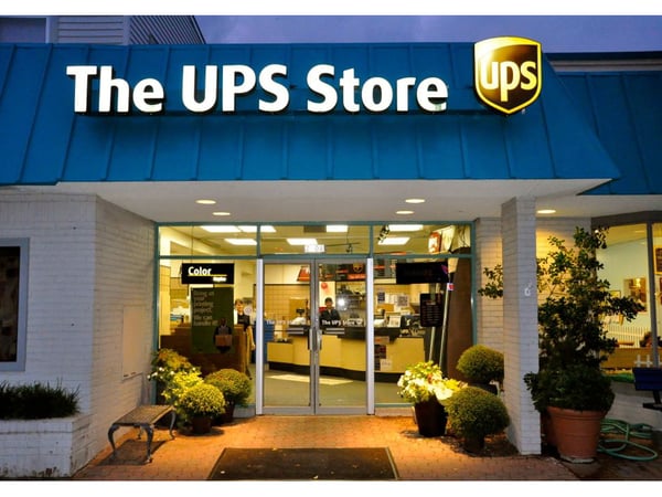 Facade of The UPS Store Del Ray