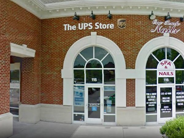 Exterior storefront image of The UPS Store #5761 in Virginia Beach, VA