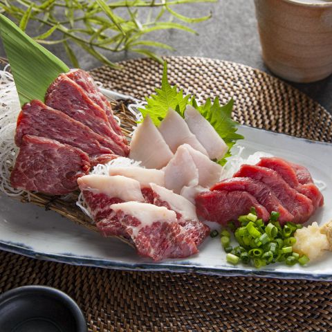 馬刺し盛り合わせ