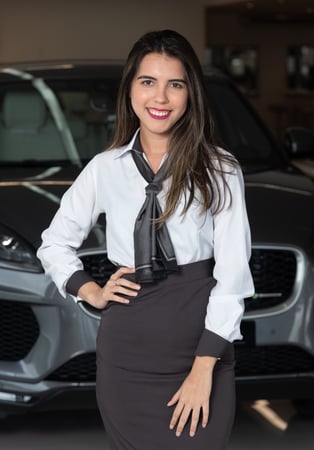 Renata Alencar's headshot