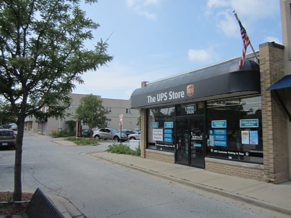 Facade of The UPS Store Lincolnwood