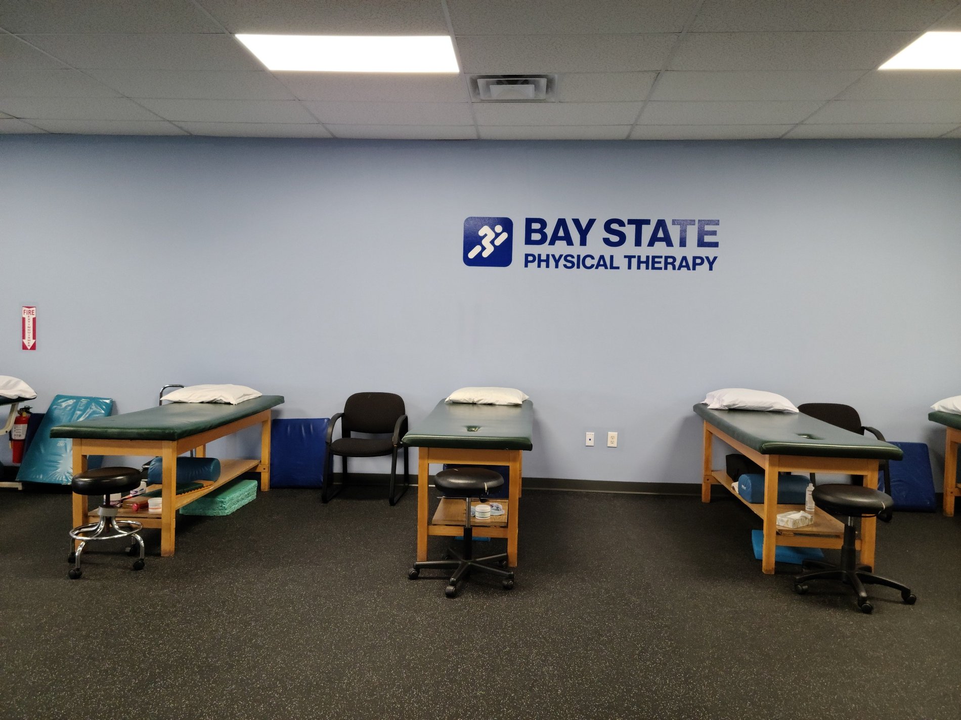 RI-Cranston-BSPT patient care area with PT tables.