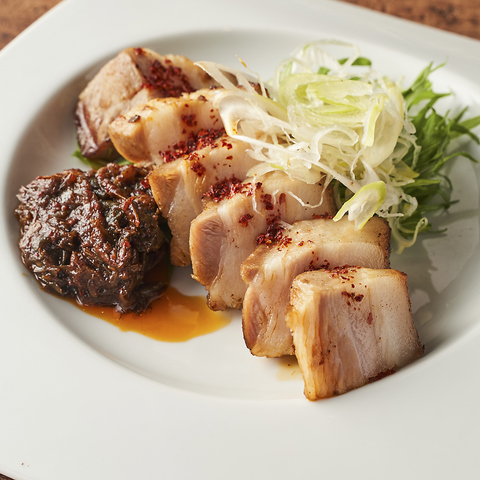 低温調理のポークステーキ食べる辣油のせ