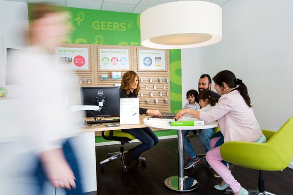 Familie bei der Beratung im Kinderhörzentrum