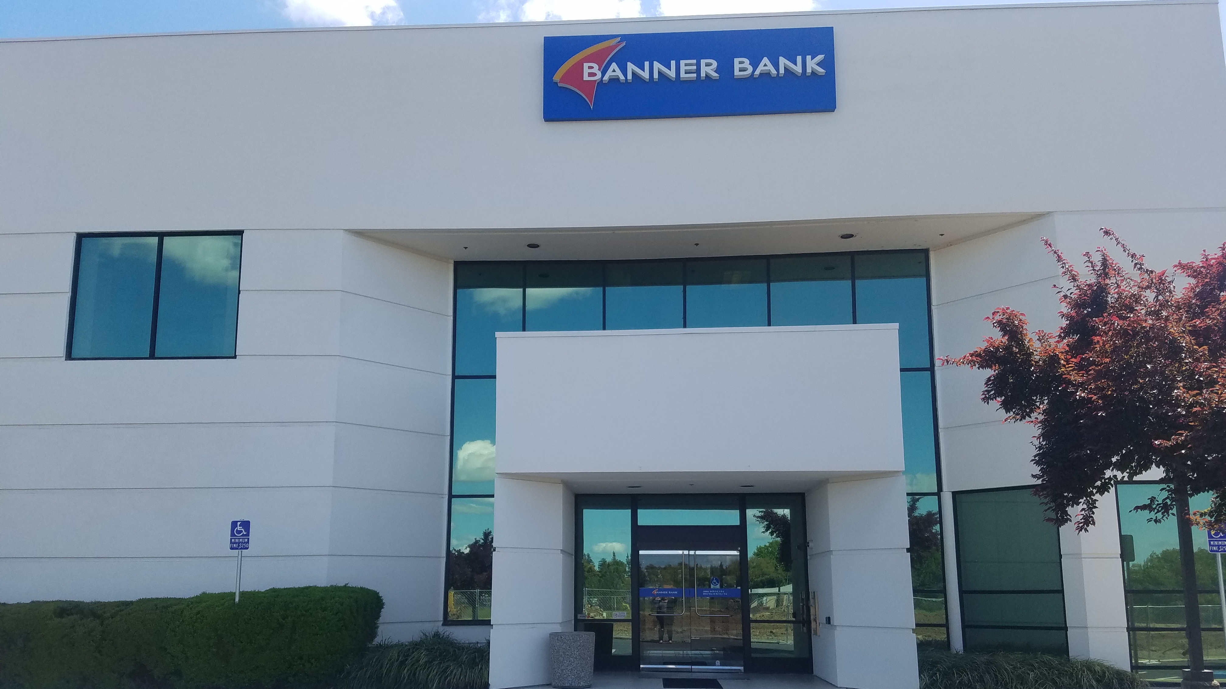 Banner Bank branch in Elk Grove, CA