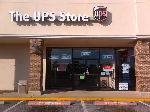 Facade of The UPS Store Yester Oaks Shopping Center