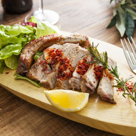 低温調理のポークステーキ食べる辣油のせ