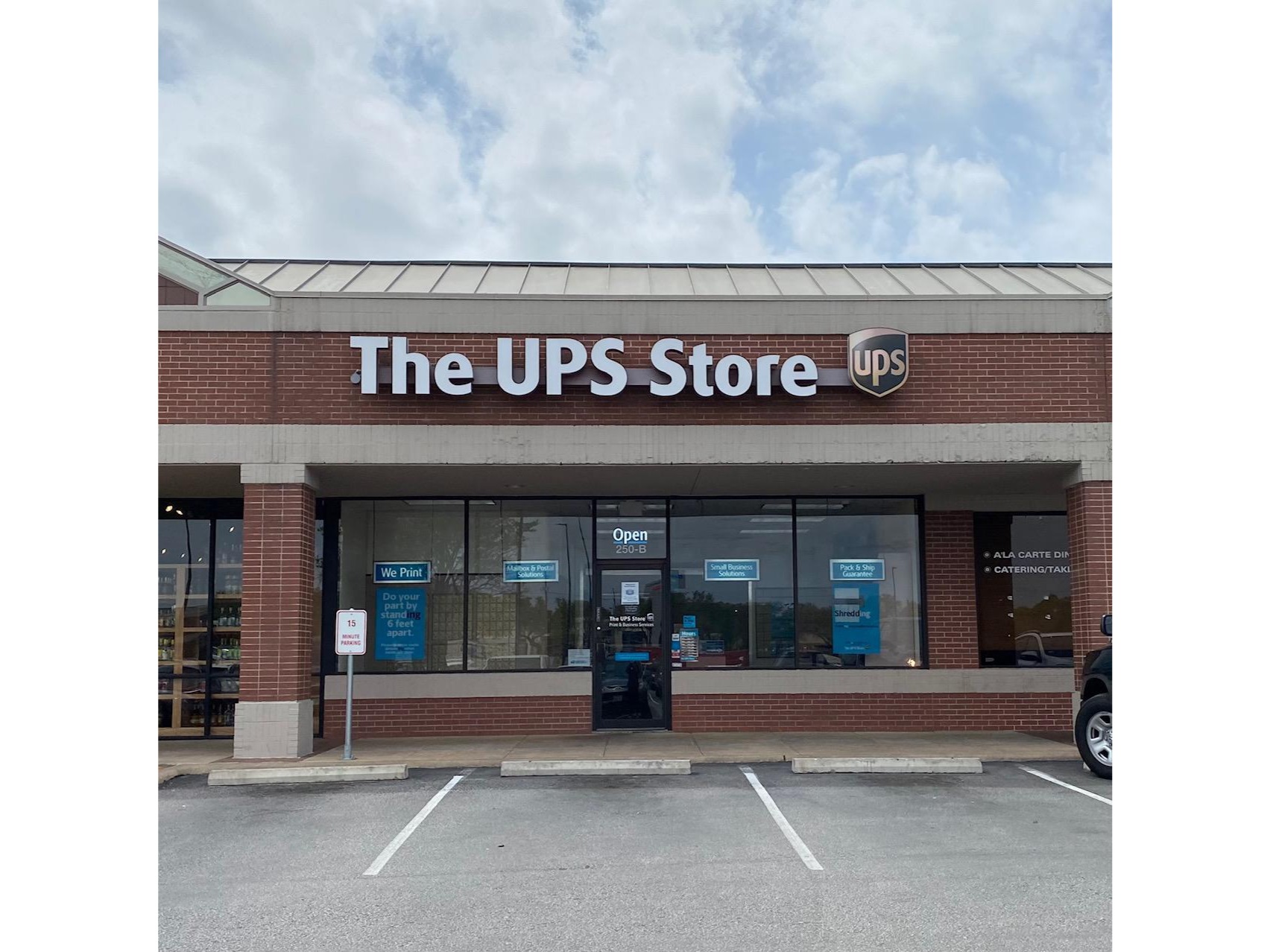 Fachada de The UPS Store Mopac Expwy N