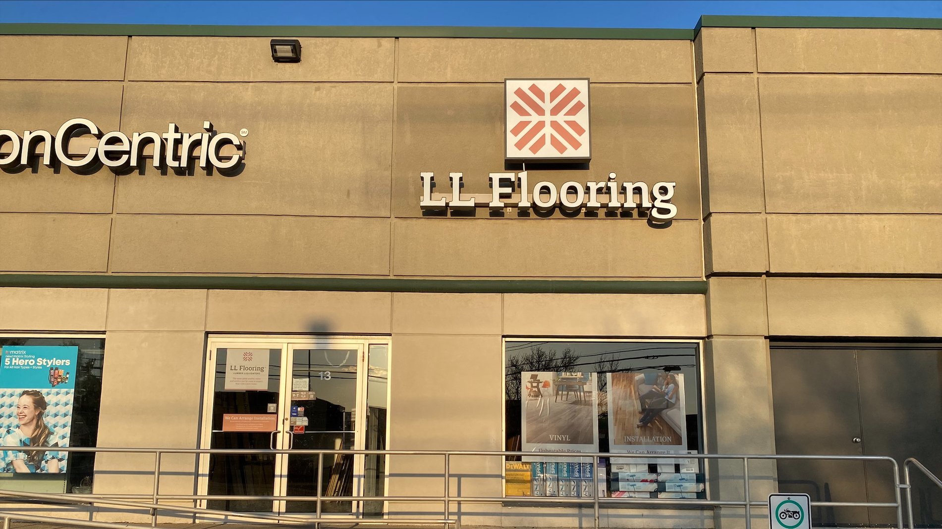 LL Flooring #1056 Woburn | 345 Washington Street | Storefront