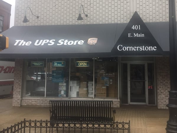 Fachada de The UPS Store Downtown Galesburg