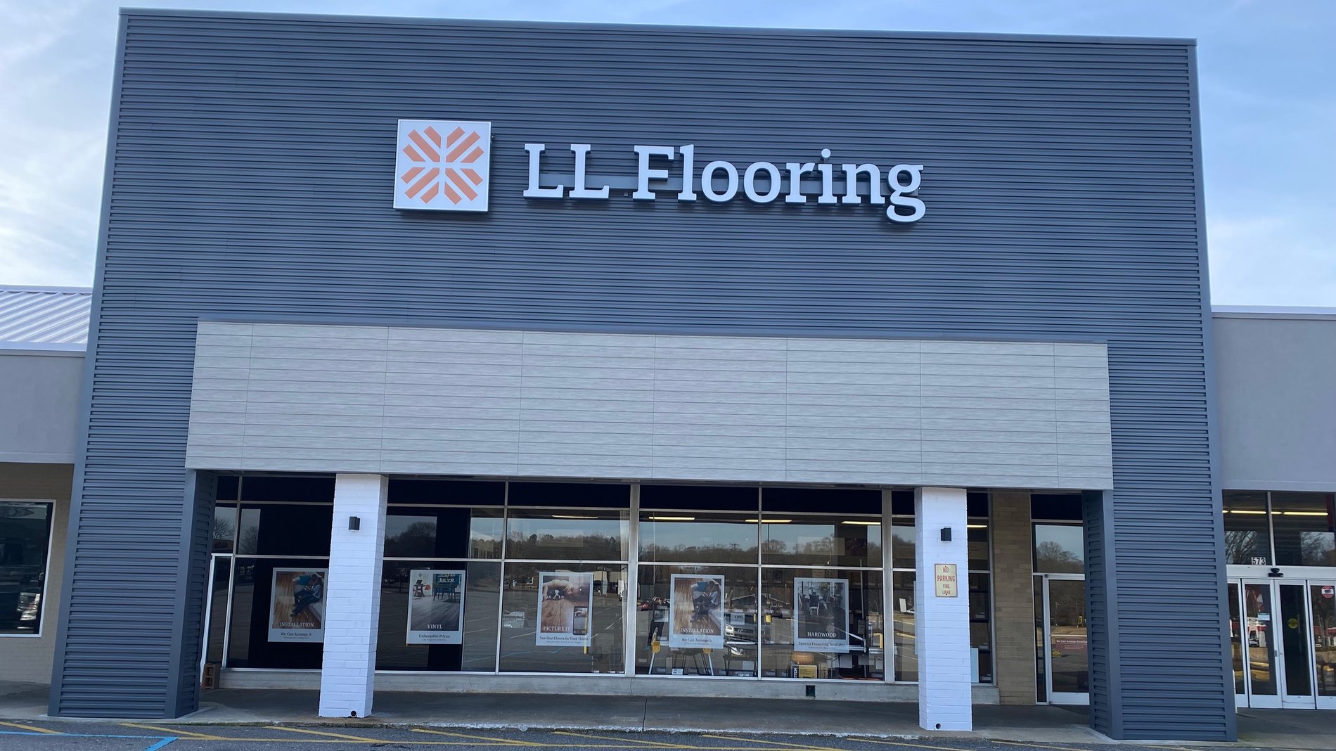 LL Flooring #1261 Hickory | 571 US Highway 70 SW | Storefront