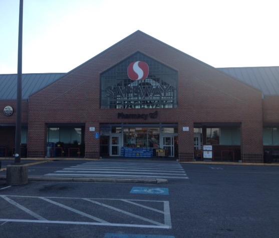 Safeway Store Front Picture at 5980 Kingstowne Towne Center in Alexandria VA