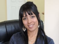 Photo of Elizabeth Peralta