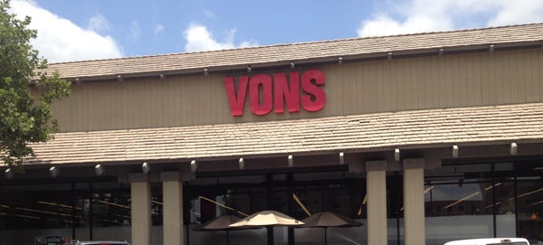 Vons Store Front Picture at 155 California Blvd in Pasadena CA