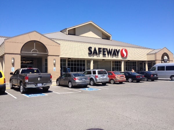 Safeway Store Front Picture at 230 E Johnson Ave in Coos Bay OR