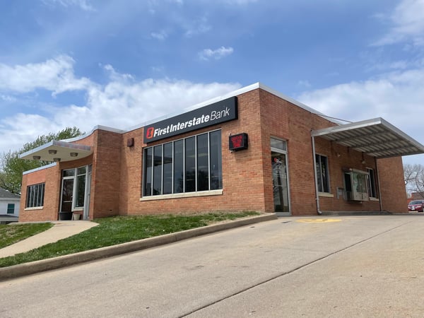 Exterior image of First Interstate Bank in Falls City, NE.