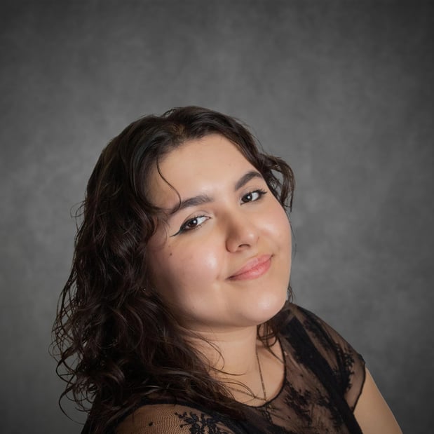 Agent Alismar Mccurley profile picture in front of a gray background