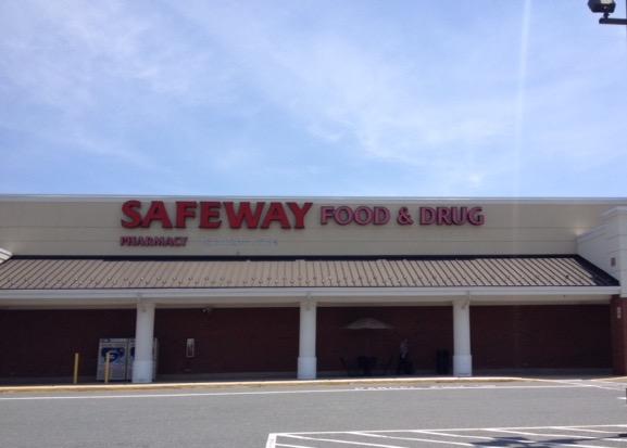 Safeway Store Front Picture at 4215 Cheshire Station Plaza in Dale City VA