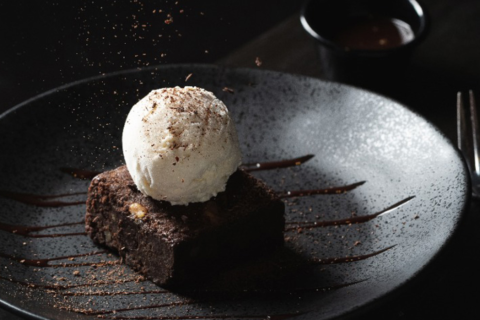 CHOCOLATE BROWNIE