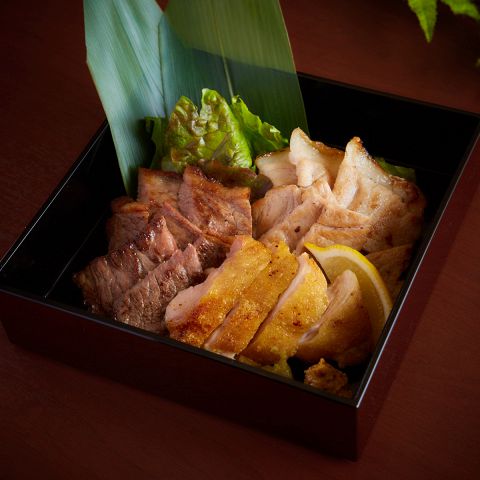 熟成肉 3種盛り合わせ ~柚子塩・柚子胡椒・粒マスタードで~