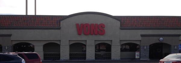 Vons Store Front Picture at 9119 Reseda Blvd in Northridge CA