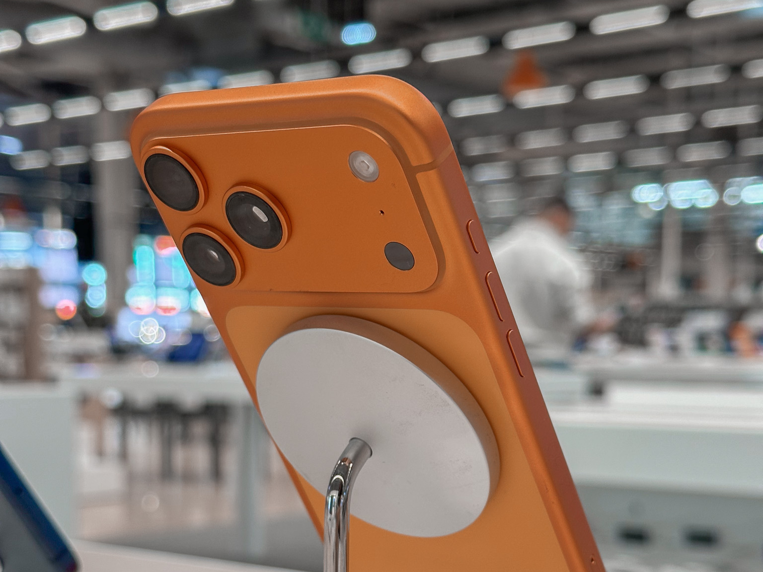 iPhone 17 pro orange Boulanger Toulon - La Garde