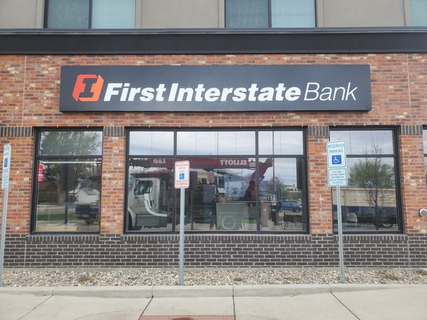 Exterior image of First Interstate Bank in Brookings, SD.