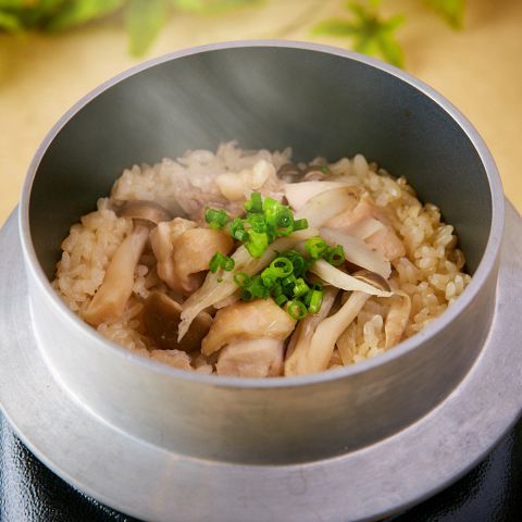鶏とゴボウの釜飯