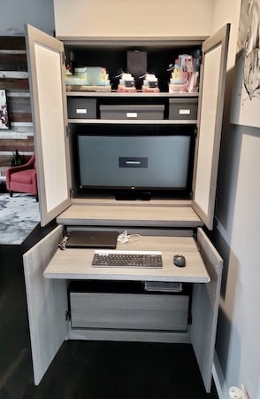 Computer Station