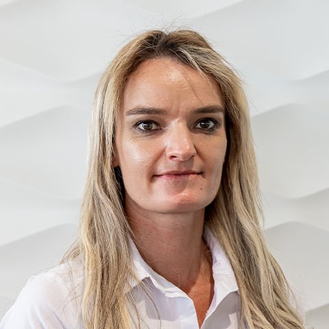 Elvene Vonk's headshot