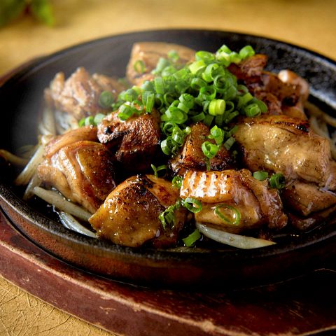 鶏もも肉の鉄板焼き