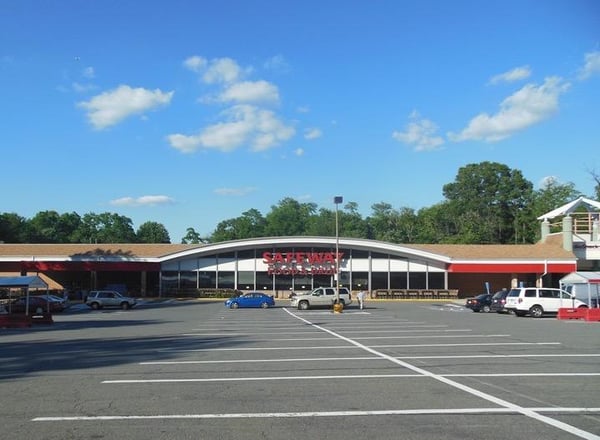 Safeway Store Front Picture at 6244 Old Dominion Dr in Mclean VA