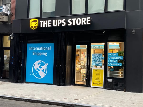 Fachada de The UPS Store Lower East Side New York