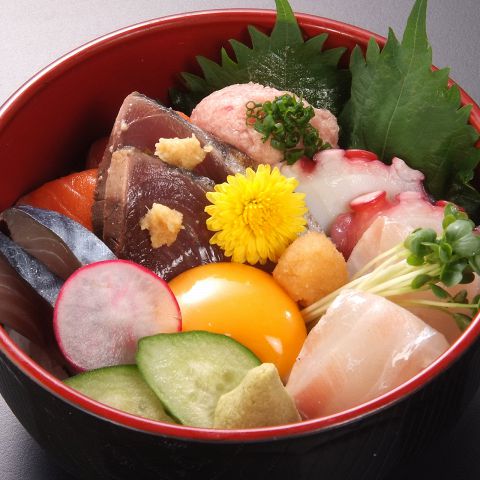 彩り海鮮丼