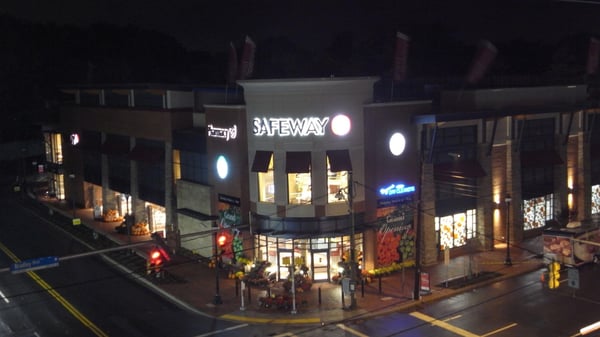 Safeway Store Front Picture at 4701 Sangamore in Bethesda MD