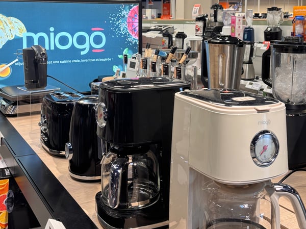 🍳 Miogo – Boulanger Orléans Saran
Découvrez l’univers Miogo chez Boulanger Orléans Saran ! ✨ Une marque pensée pour vous accompagner au quotidien avec des appareils pratiques, performants et accessibles.
🏡 Retrouvez une sélection de produits Miogo pour faciliter votre quotidien en cuisine et à la maison : petit électroménager, préparation culinaire et équipements pratiques selon les modèles disponibles en magasin.
😍 Que vous souhaitiez gagner du temps en cuisine ou vous équiper avec des appareils fonctionnels, venez découvrir les produits Miogo et profitez des conseils de notre équipe !
📍 À retrouver dans le rayon petit électroménager de votre magasin Boulanger Orléans Saran.