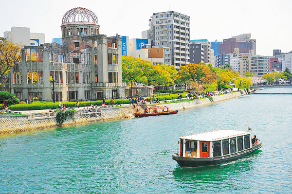 三角州に位置する緑豊かな公園には多くの人が訪れます