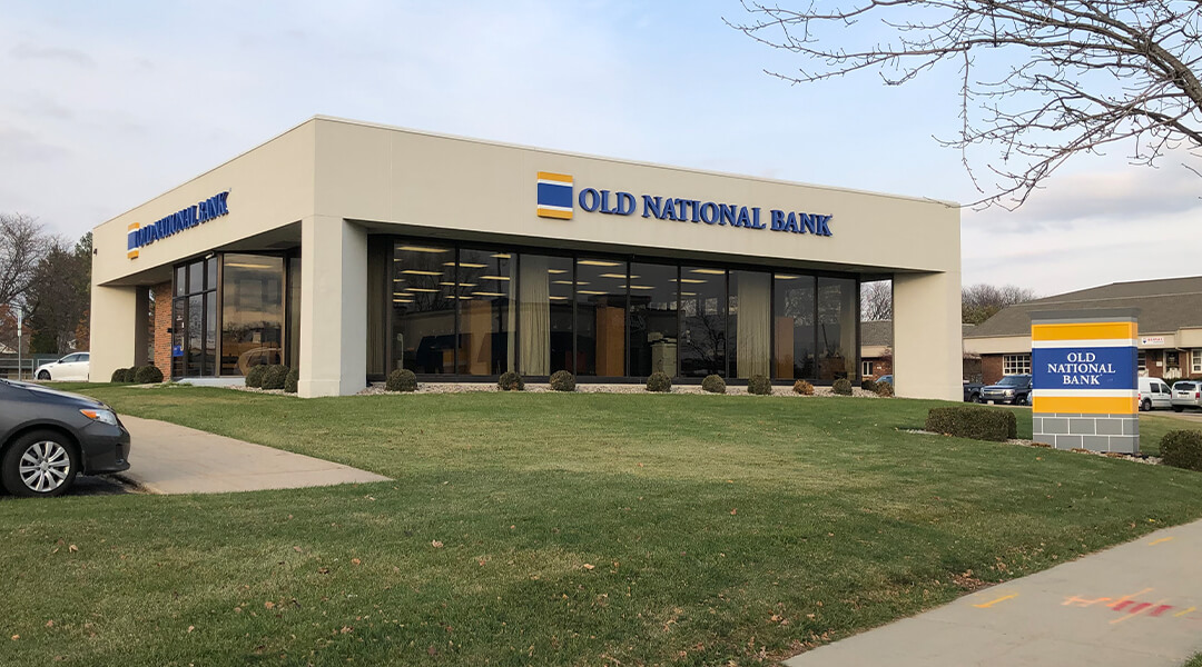 Old National Bank Consumer Commercial Wealth Business Banking In   1080x600 